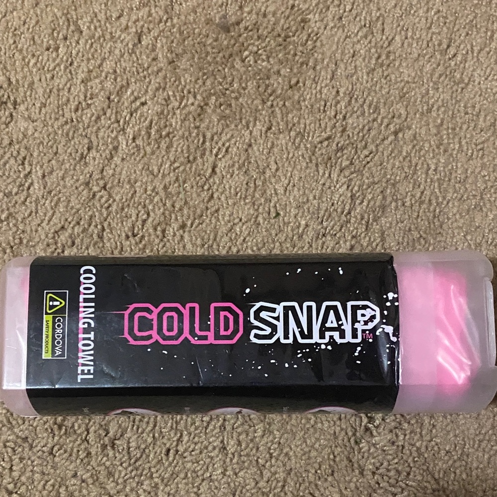 Cold Snap Cooling Towel in Pink